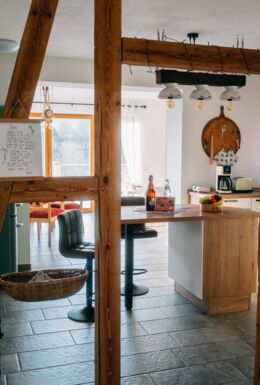 Innenaufnahme Ferienwohnung mit Fachwerkbalken