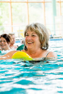 Frauen beim Aquafitness in der Solewelt Bad Salzungen