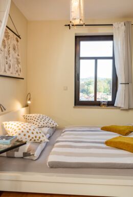 Innenaufnahme Schlafnische mit Doppelbett