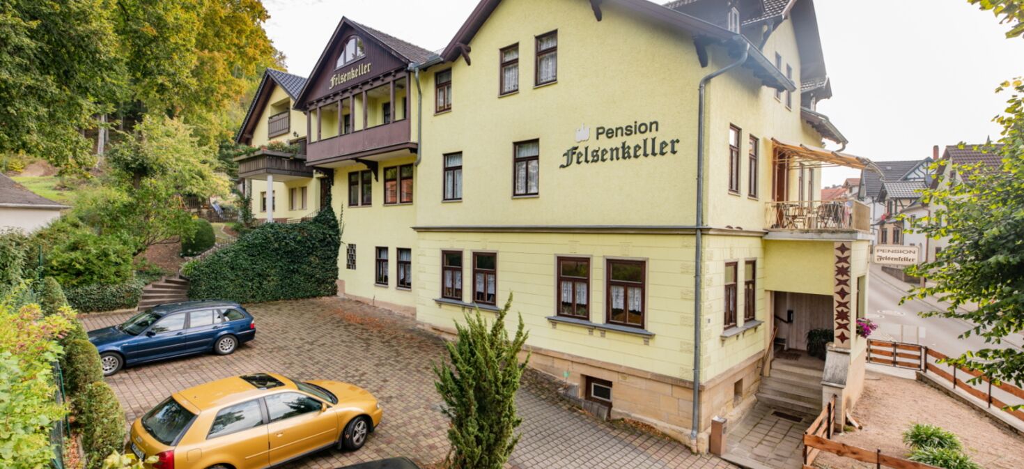Außenaufnahme Gebäude Pension Felsenkeller