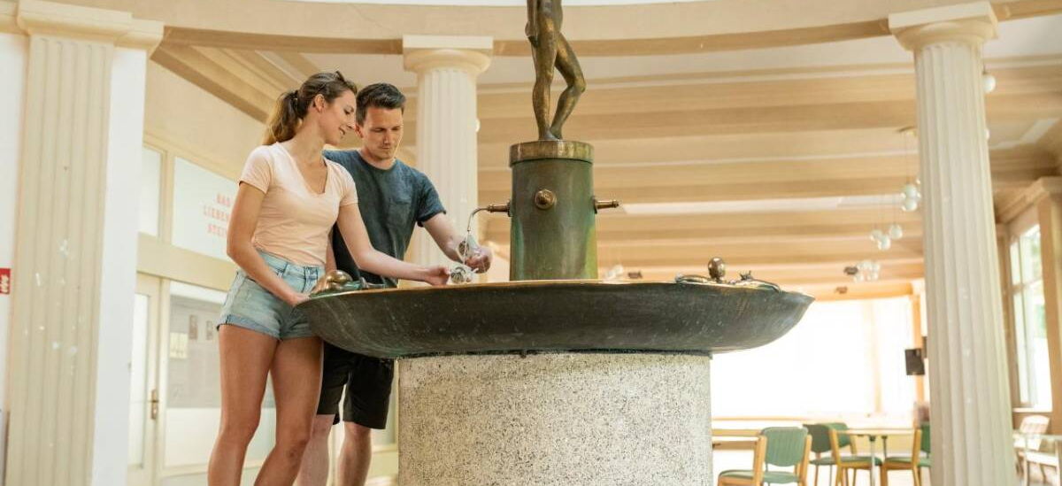 Verkostung des Heilwassers am Heilwasserbrunnen in der Wandelhalle